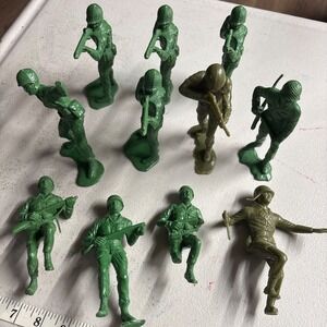 Vintage Green Plastic Toy Soldiers Set Of 11 Army Figures 5" Tall